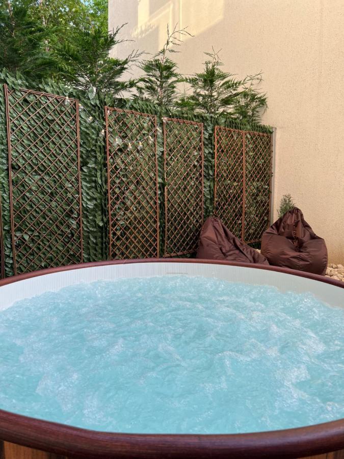 Downtown Hidden Garden With Jacuzzi In Bucharest Leilighet Eksteriør bilde