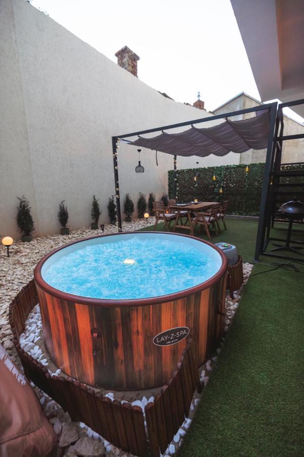 Downtown Hidden Garden With Jacuzzi In Bucharest Leilighet Eksteriør bilde